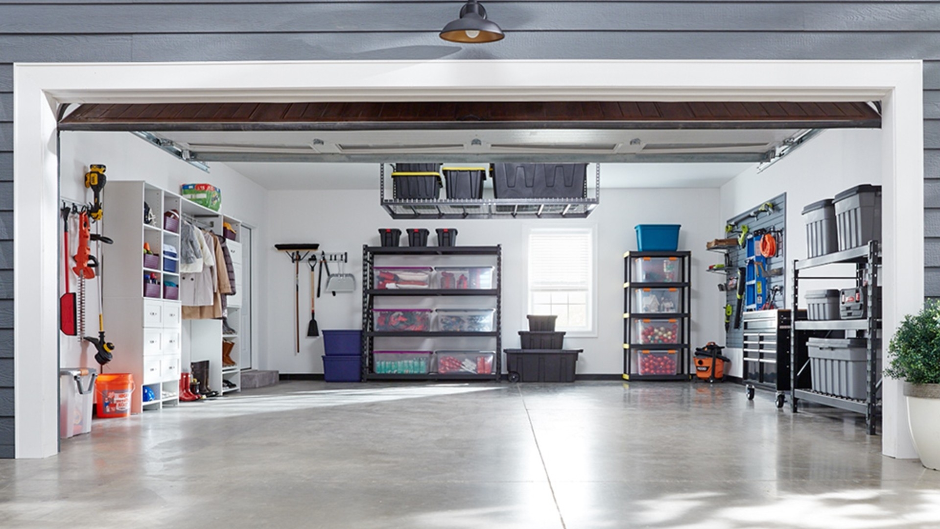 Vue d'un garage moderne et neuf