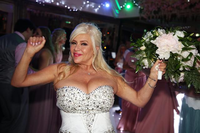 Samantha Fox aujourd'hui, souriante et toujours aussi rayonnante