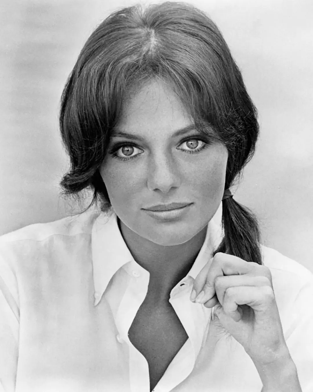 Portrait de Jacqueline Bisset, actrice britannique, dans sa jeunesse