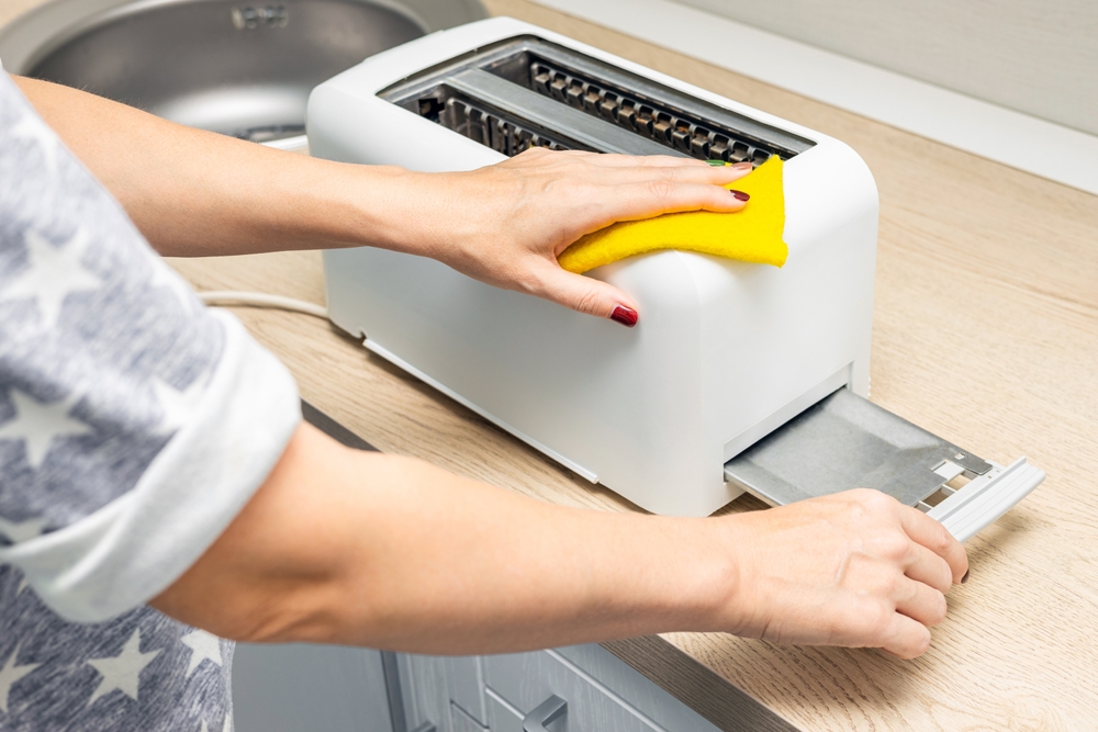 Grille-pain propre et brillant après nettoyage
