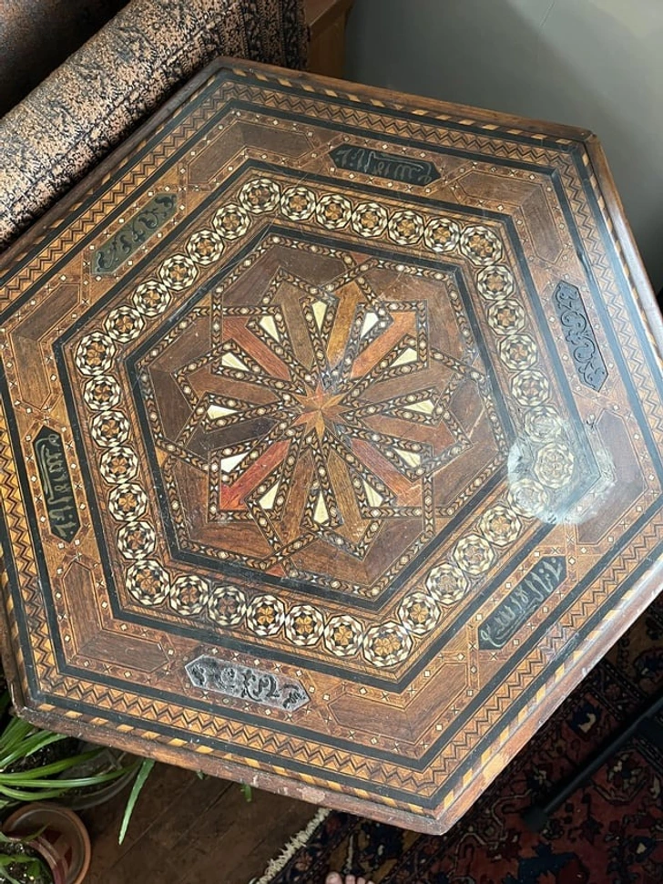 Table ancienne héritée de la grand-mère