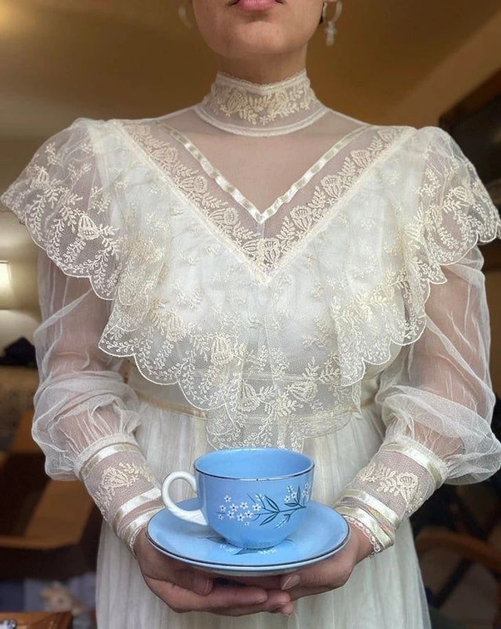 Robe de mariée vintage et vaisselle ancienne