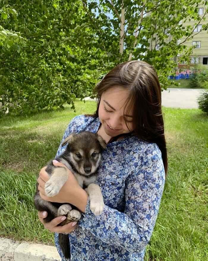 Alida se pose avec Kira