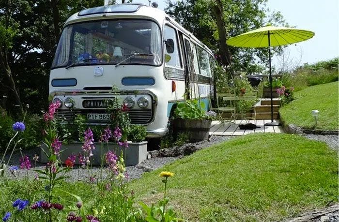 Ancien bus se transforme en maison d'hôtes 