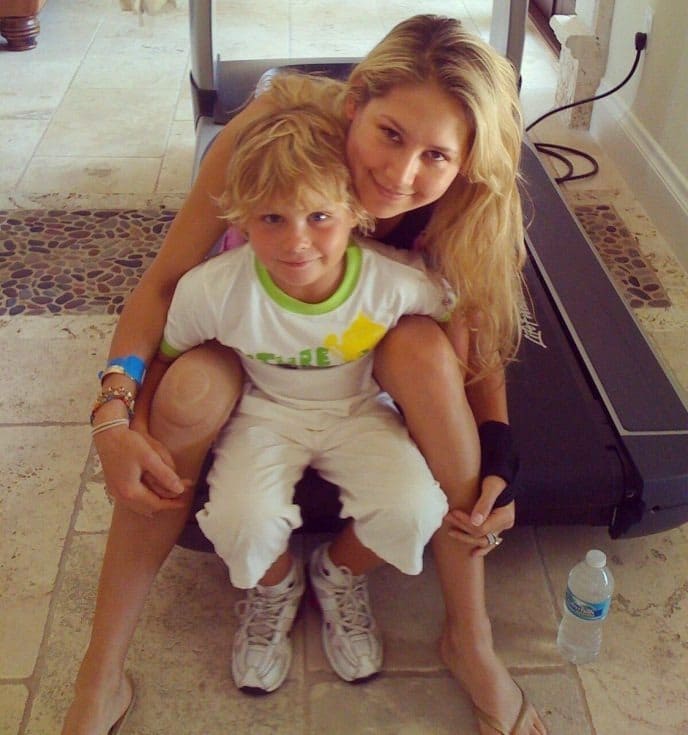 Anna Kournikova et Enrique Iglesias avec leurs enfants