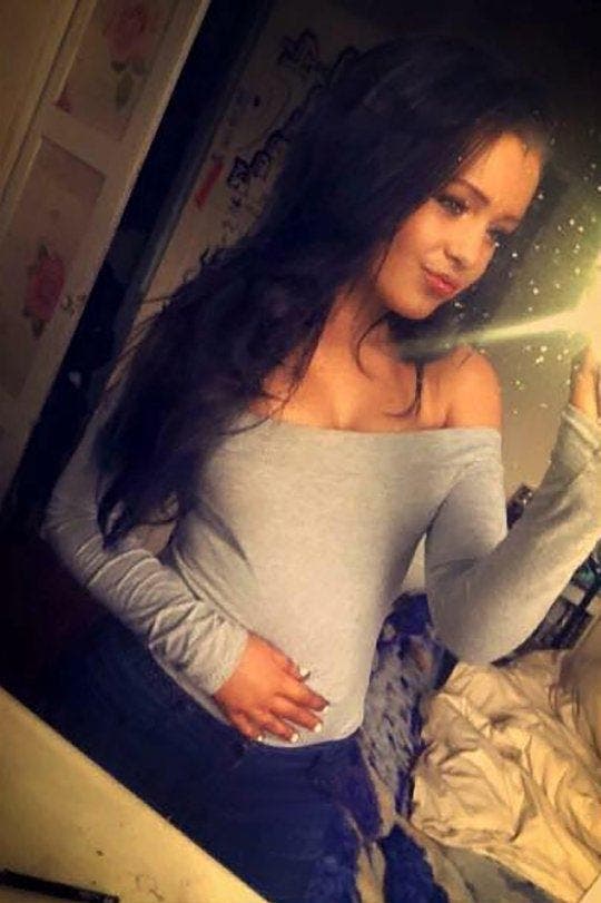 Cette maman de 19 ans retrouvée morte sur le canapé à côté de son bébé