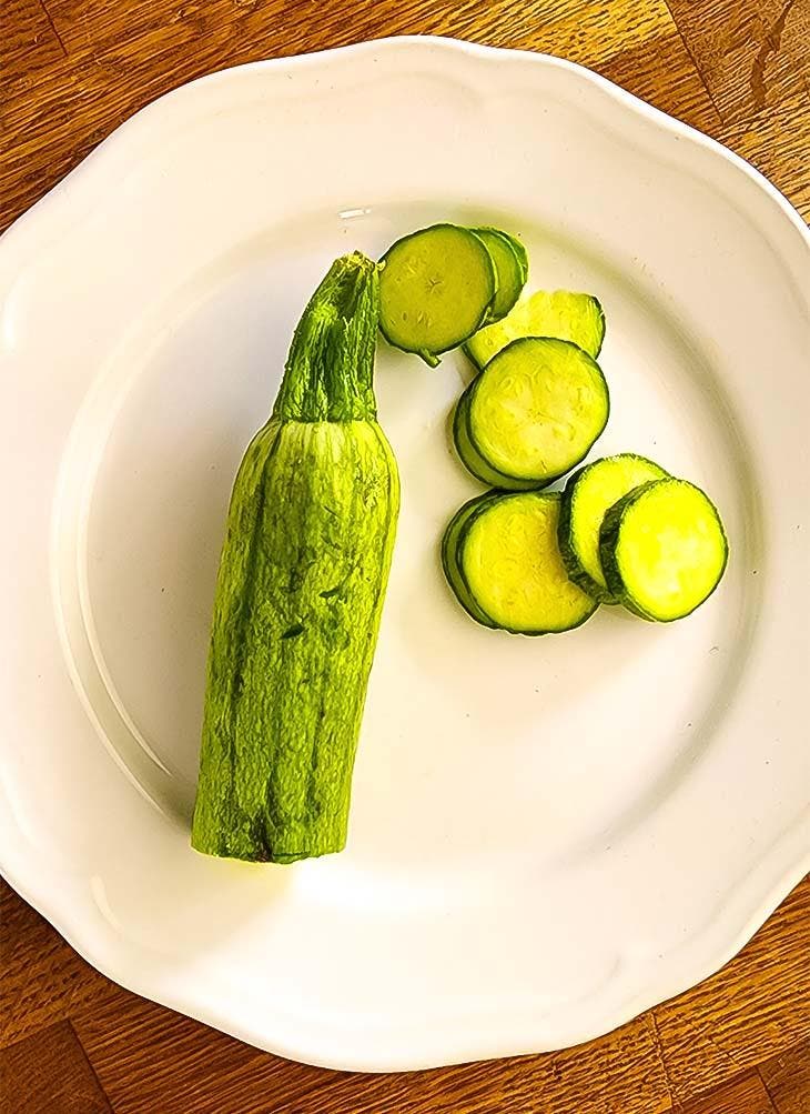 Courgette coupée en rondelles