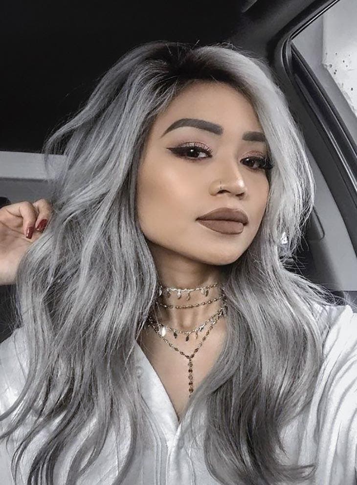 Des cheveux gris lavande