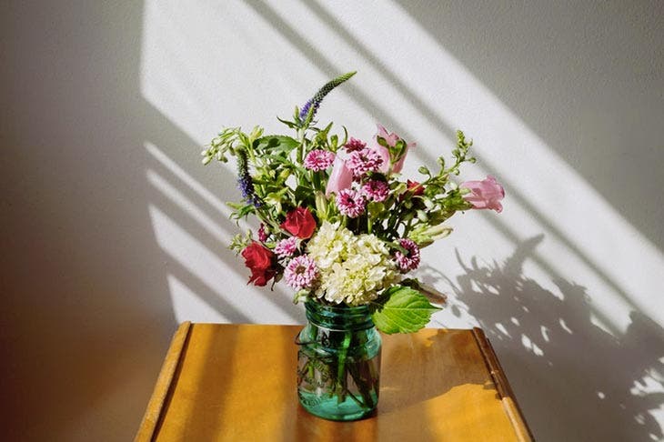 Des fleurs dans un vase 