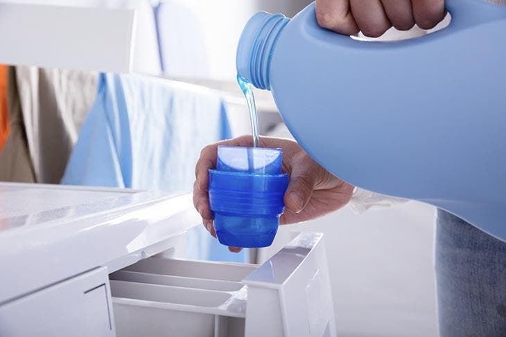 Détergent à lessive liquide pour le lave-linge 