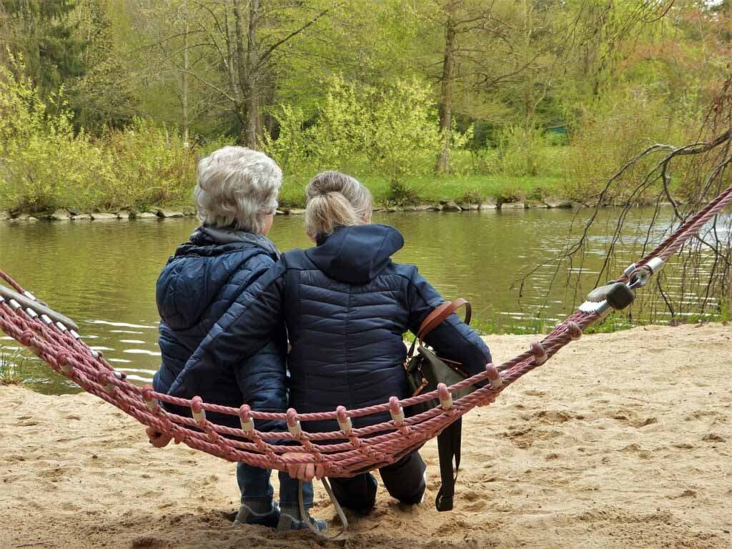 Deux femmes âgées