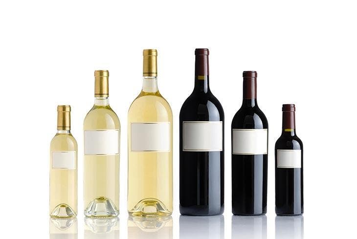 Différentes tailles de bouteilles de vin