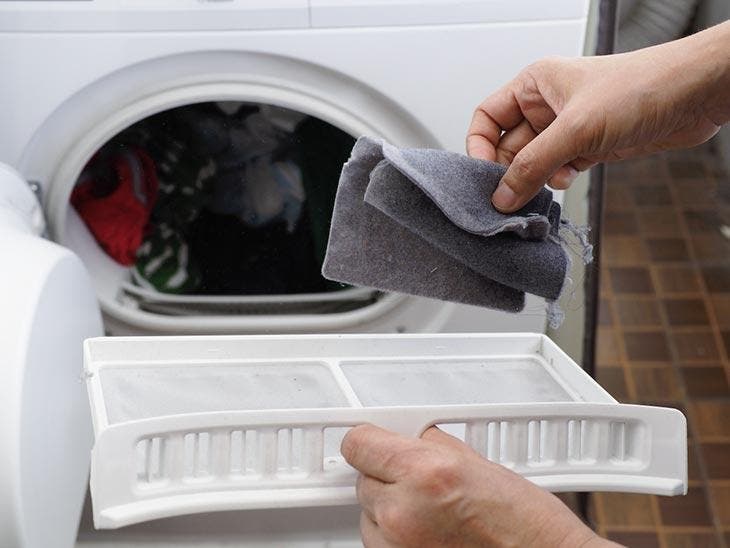 Enlever la poussière du filtre du sèche-linge