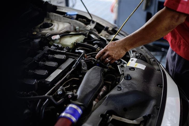 Faire la vidange d’une voiture