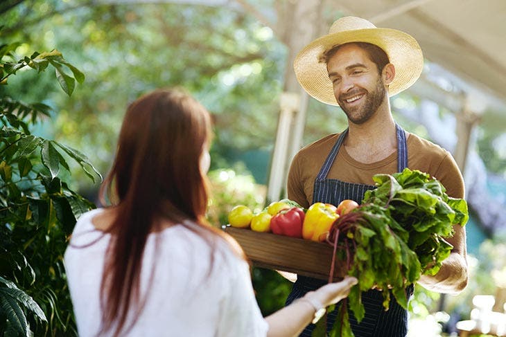 Faire les courses au marché local