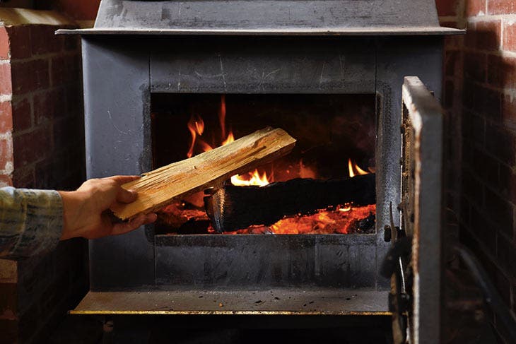 Faire un feu de cheminée