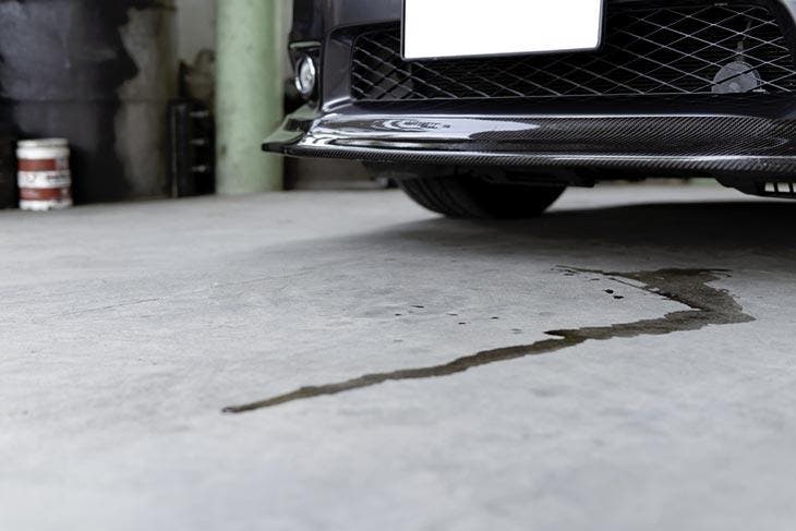 Fuite de liquide sous la voiture