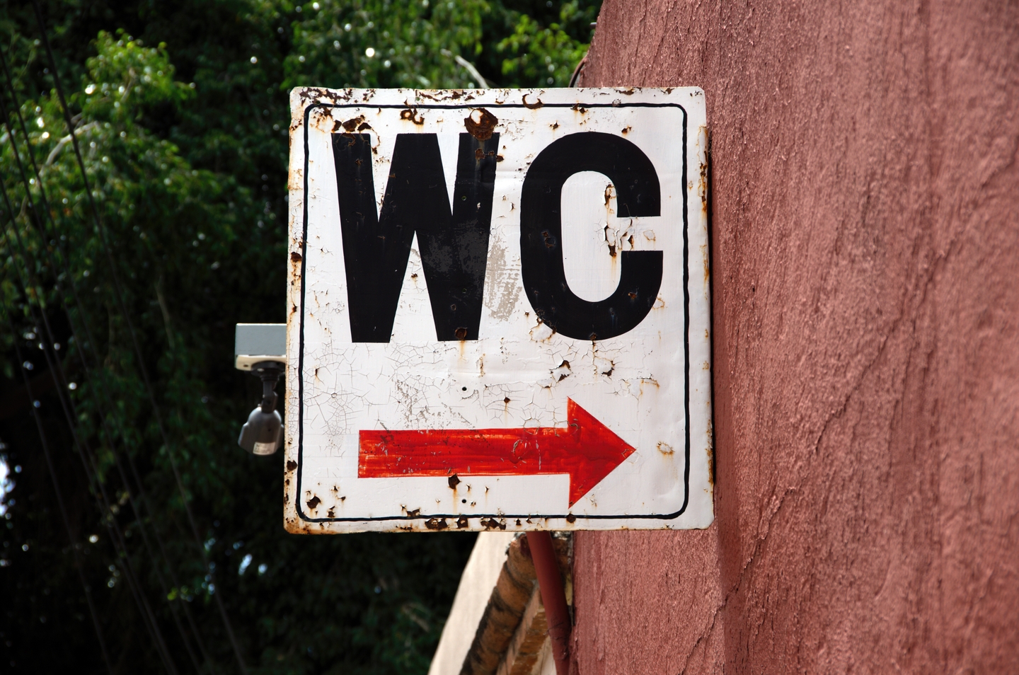 Panneau indicateur WC dans un lieu public