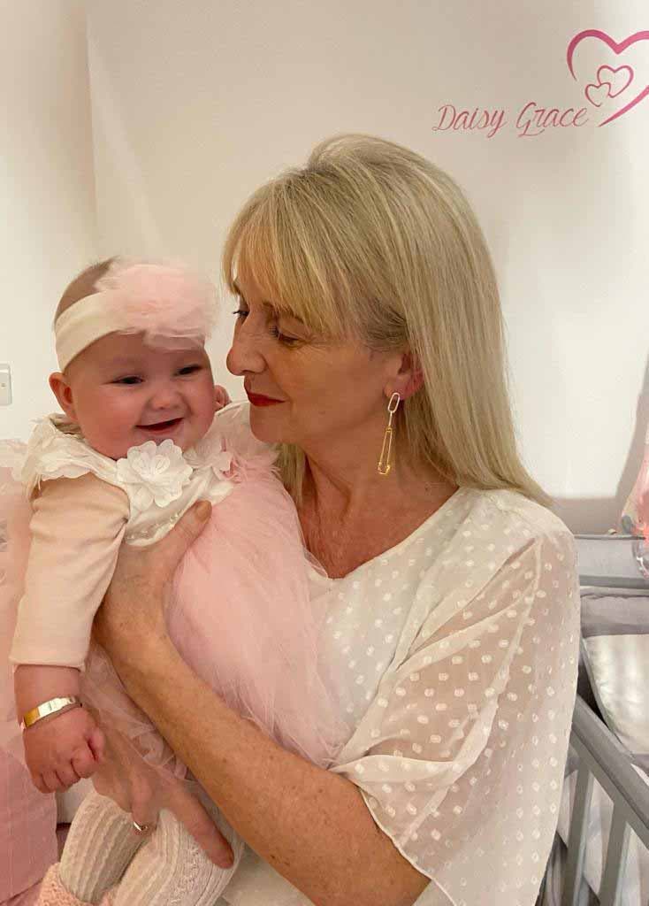 Helen Dalglish et sa petite fille1