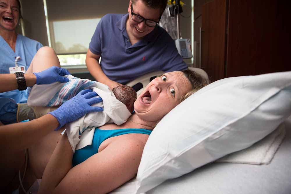 La maman est surprise d'avoir un bébé garçon