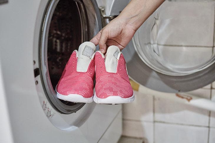 Lavage de chaussures à la machine à laver. source : spm