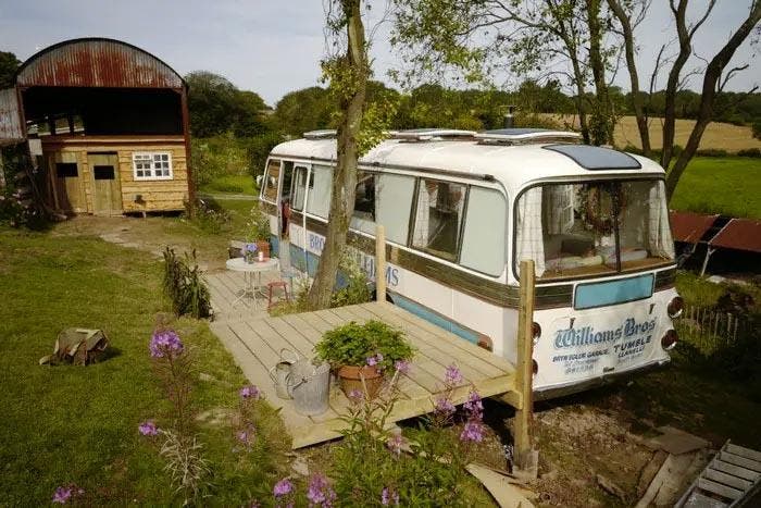 Le bus garé pour le camping 