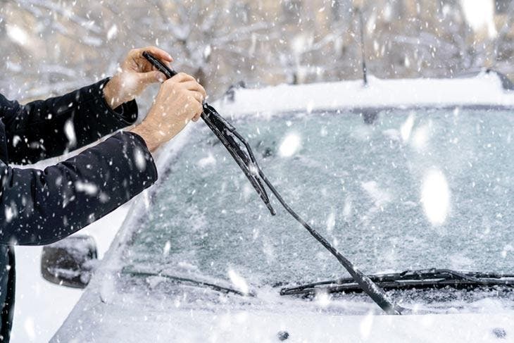 Lever les essuie-glaces pendant la neige