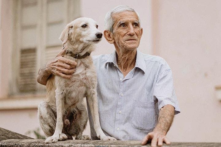 L’homme et son chien