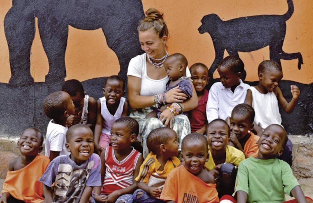 María Galán avec ses enfants adoptés