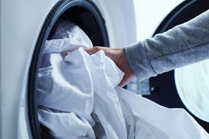 Mettre le linge de lit en machine 