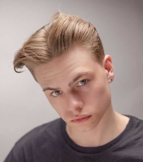 Middle part taper sur une coupe Pompadour