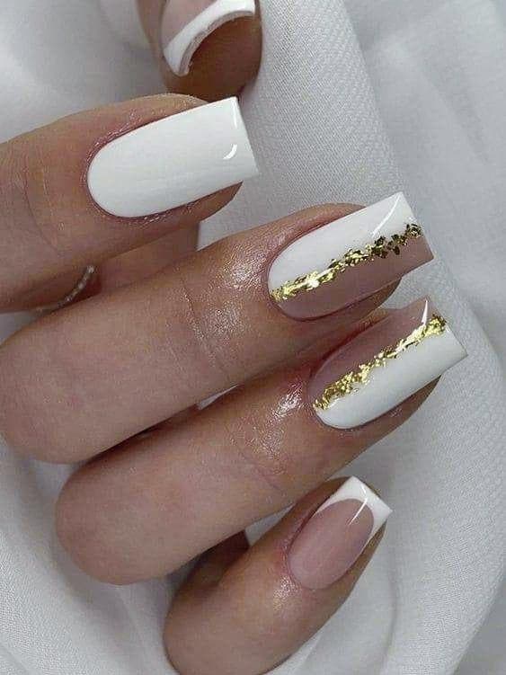 Ongles acryliques carrés blancs