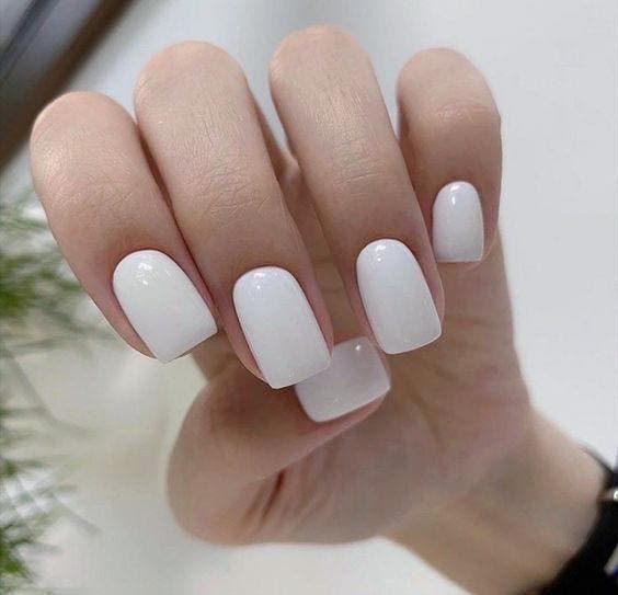 Ongles acryliques carrés blancs1