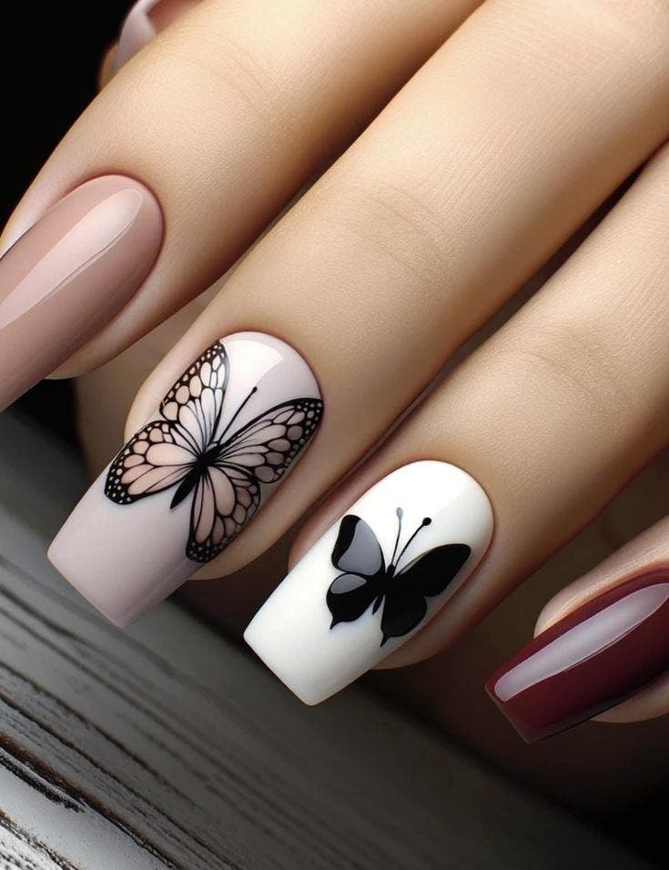 Ongles avec des motifs papillons