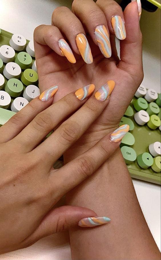 Ongles de printemps aux nuances de mandarine1