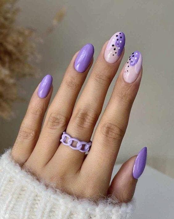 Ongles de printemps en violet