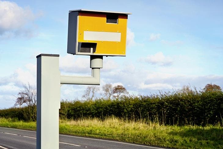 Radar automatique sur le bord de la route