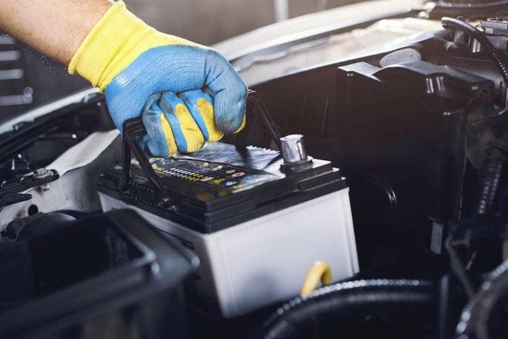 Remplacer la batterie de la voiture