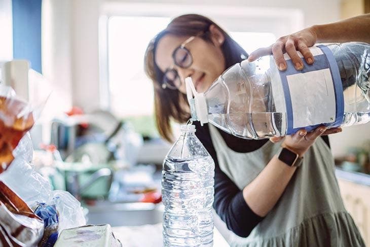 Remplir une bouteille d'eau