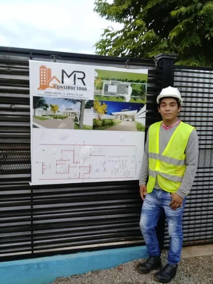 Roberto Ríos dans le chantier