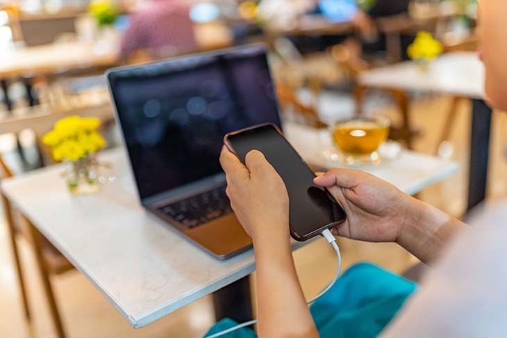 Utilisation du téléphone pendant qu’il se charge001