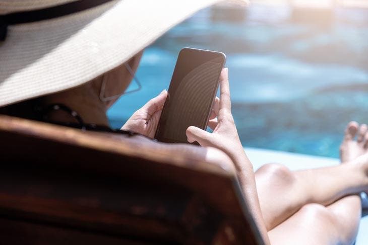 Utiliser son téléphone dans la piscine