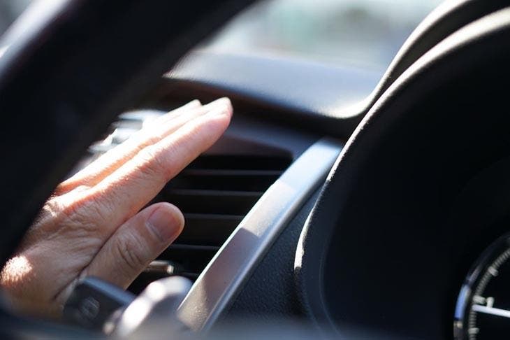 Vérifier la climatisation de la voiture