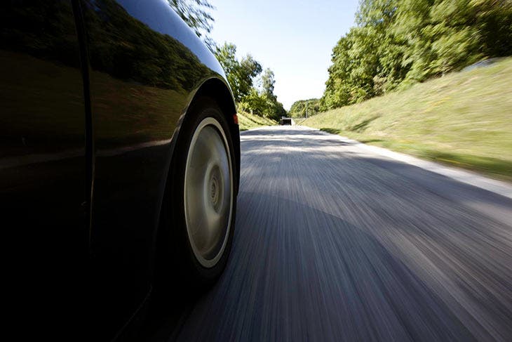 Voiture qui roule 