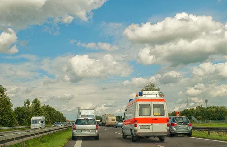 ambulance sur autoroute