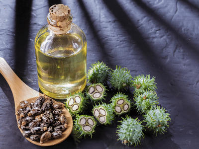 Flascon d'huile de ricin et application sur les cheveux