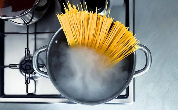 Faire bouillir les pâtes 