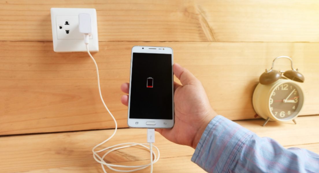 Comparaison entre un chargeur original et un chargeur bas de gamme