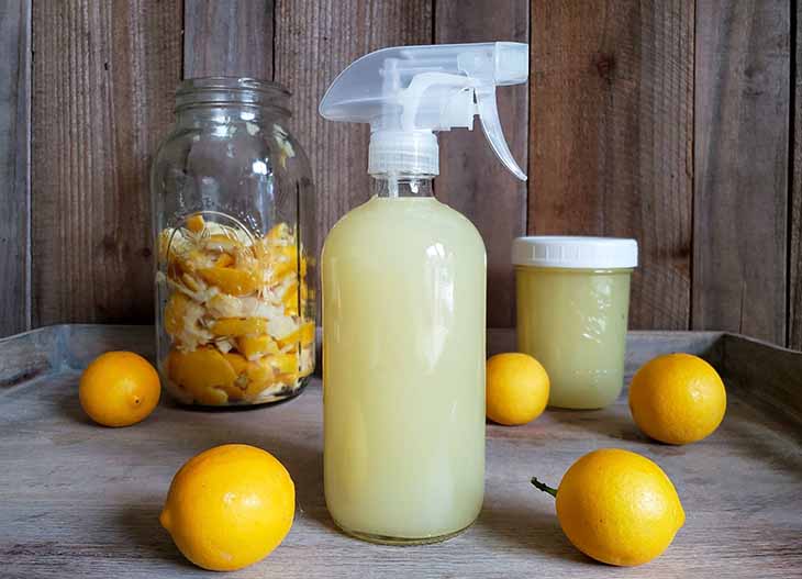 Du concentré de citron contre les mauvaises herbes 