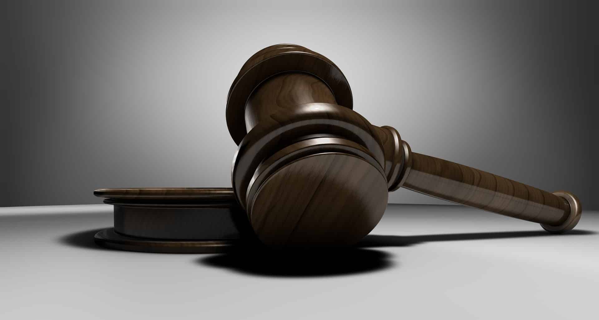 L'intérieur d'un tribunal, symbole de la justice